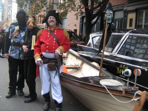 2010_vcb_newsletter_image_03_halloween The Nonpareil and VCB's Halloween Parade contingent, right to left: Eric Boyo, Mary Nell Hawk, and...could it be Rene Moreno?